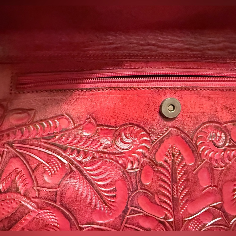 Alexis David Red Tooled Leather Shoulder Bag in Red the Sophia Dote Collective - Picture 4 of 7